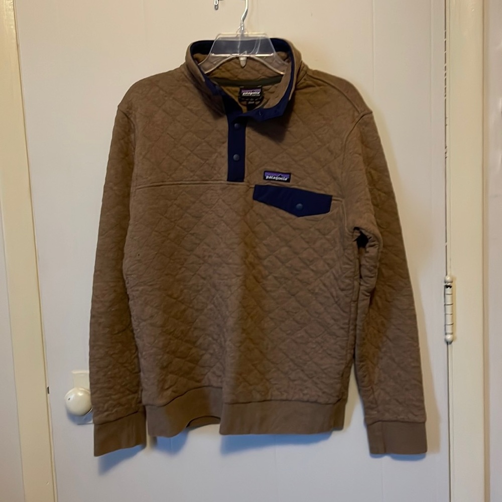 Patagonia pull over.